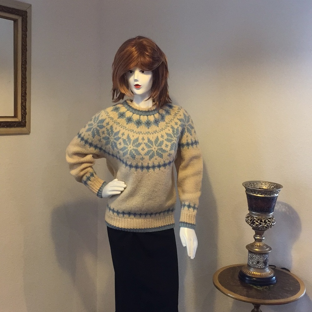 SOLD!!!! Vintage Eddie Bauer Sweater. Ski Sweater